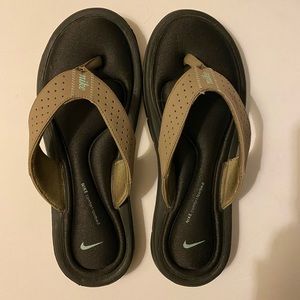 Nike comfort sandals size 8